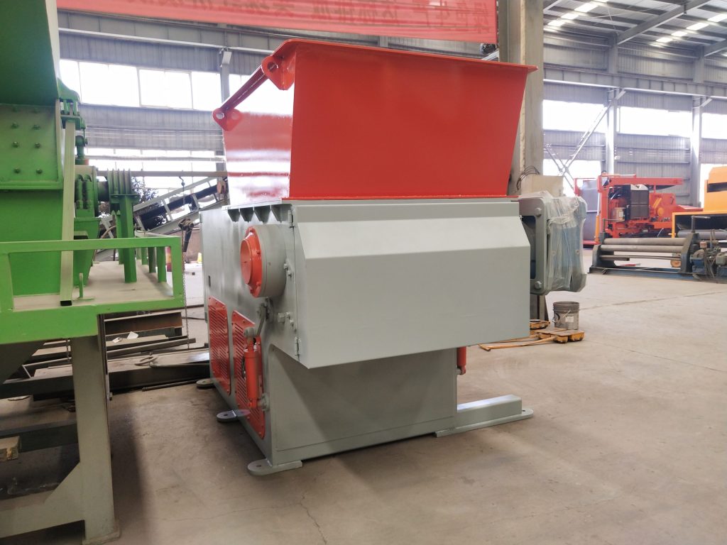 Single shaft plastic shredder for recycling